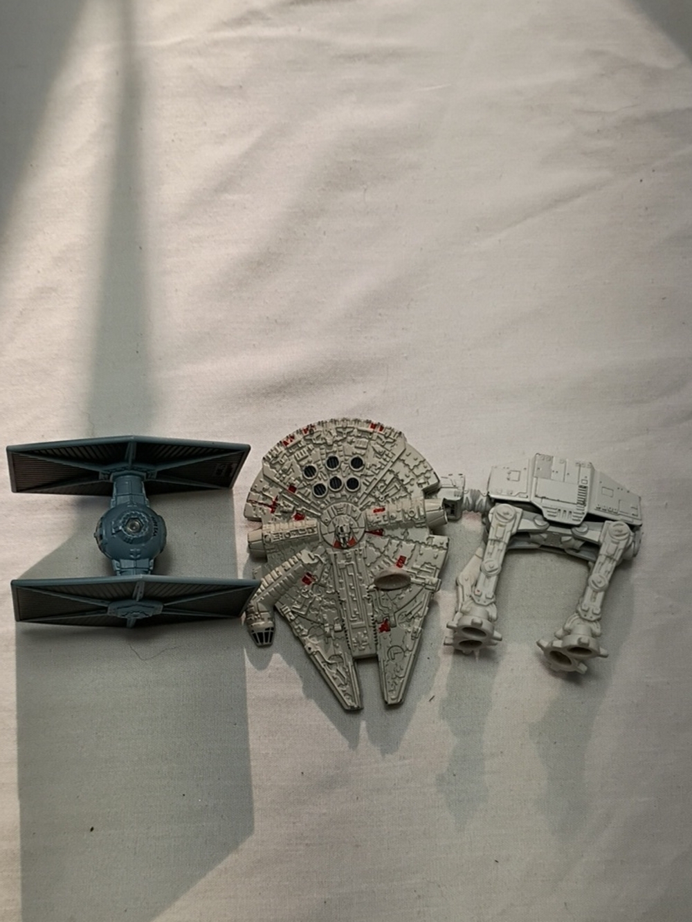 EUC Star Wars Lucas Film Figurines Millennium Falcon Tie Fighter At At Walker